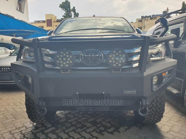 Black Toyota Hilux 2017 SR5 Double Cab