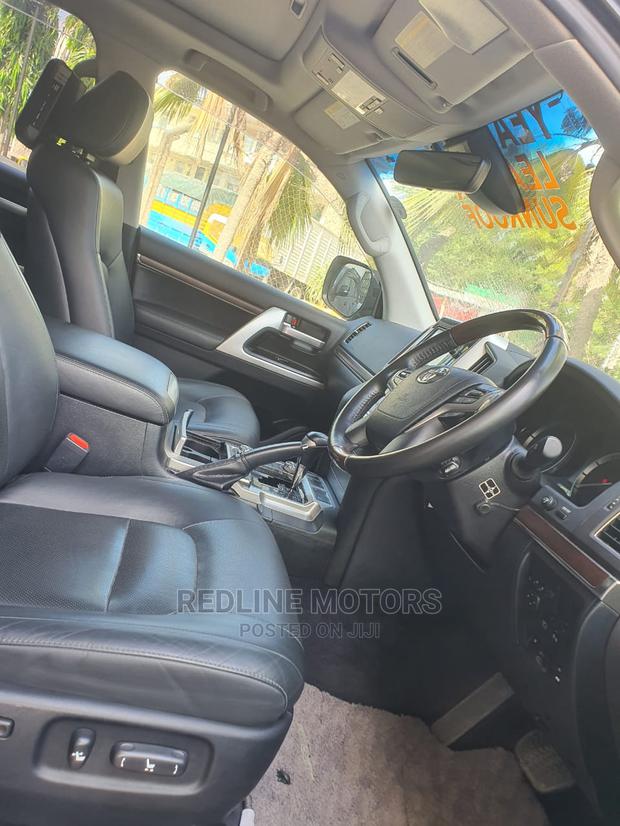 2016 Toyota Land Cruiser Prado SV Premium - Black