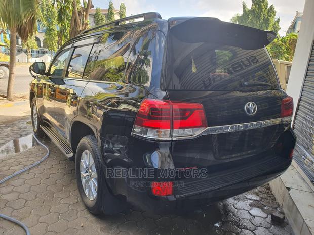 2016 Toyota Land Cruiser Prado SV Premium - Black
