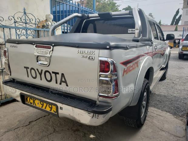 Toyota Hilux 2009 2.5 D-4d 4X4 SRX Silver