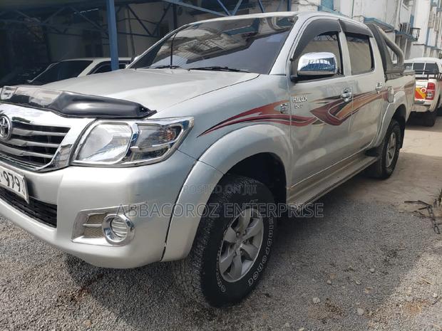 Toyota Hilux 2009 2.5 D-4d 4X4 SRX Silver