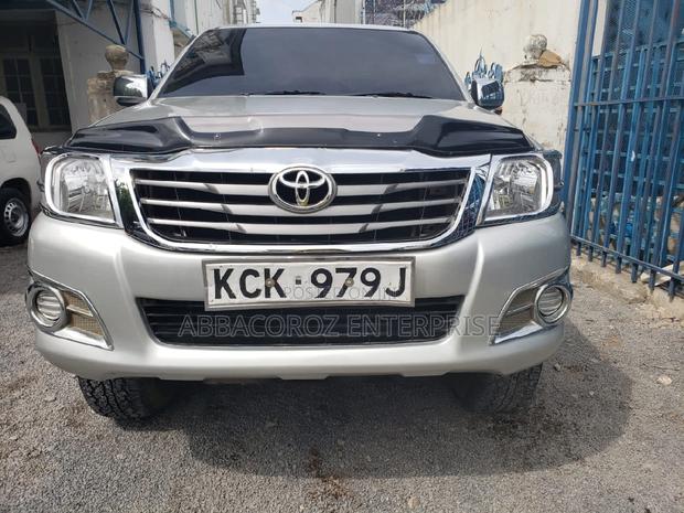 Toyota Hilux 2009 2.5 D-4d 4X4 SRX Silver