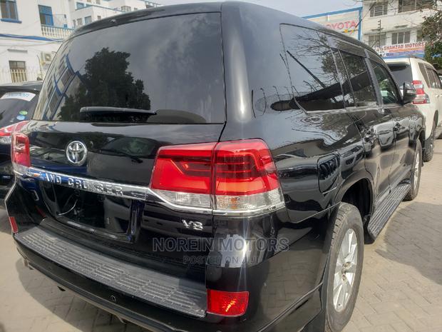 Black 2015 Toyota Land Cruiser: The Ultimate Adventure Vehicle