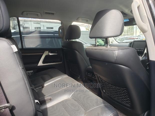 Black 2015 Toyota Land Cruiser: The Ultimate Adventure Vehicle