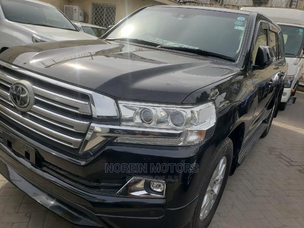 Black 2015 Toyota Land Cruiser: The Ultimate Adventure Vehicle