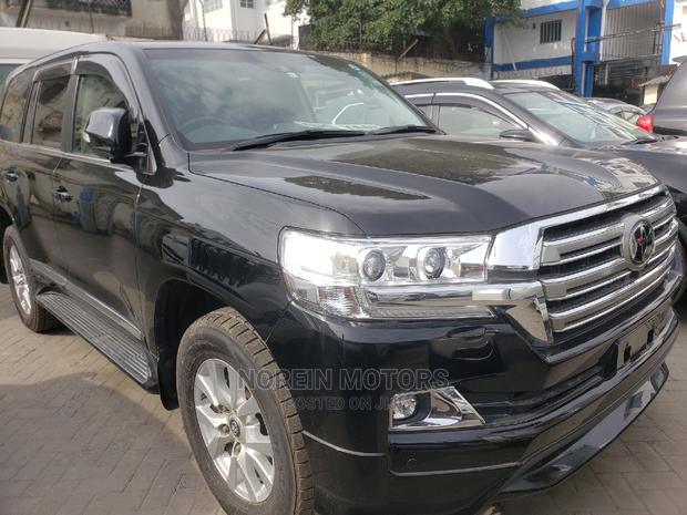 Black 2015 Toyota Land Cruiser: The Ultimate Adventure Vehicle