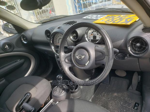 Breathtaking 2014 Mini Cooper in White - Premium Quality