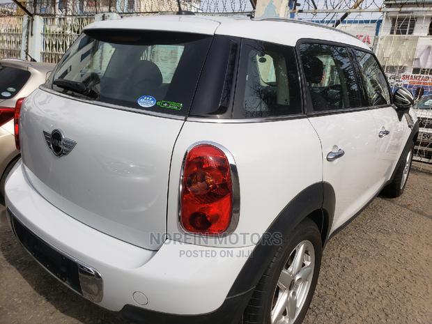 Breathtaking 2014 Mini Cooper in White - Premium Quality