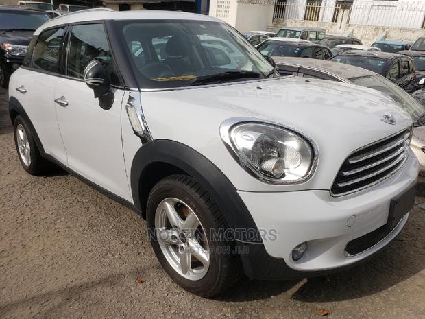 Breathtaking 2014 Mini Cooper in White - Premium Quality