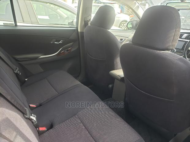 High-quality 2014 Toyota Allion in Teal - Used