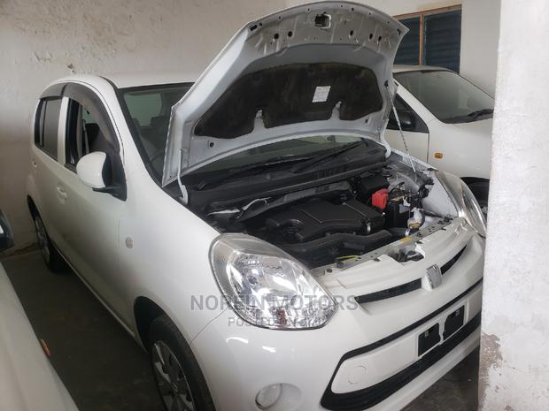 2015 Toyota Passo Off-White, Certified Pre-owned, 5-Door Sedan
