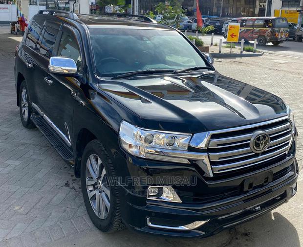 2016 Toyota Land Cruiser - Black Edition: Powerful and Stylish SUV