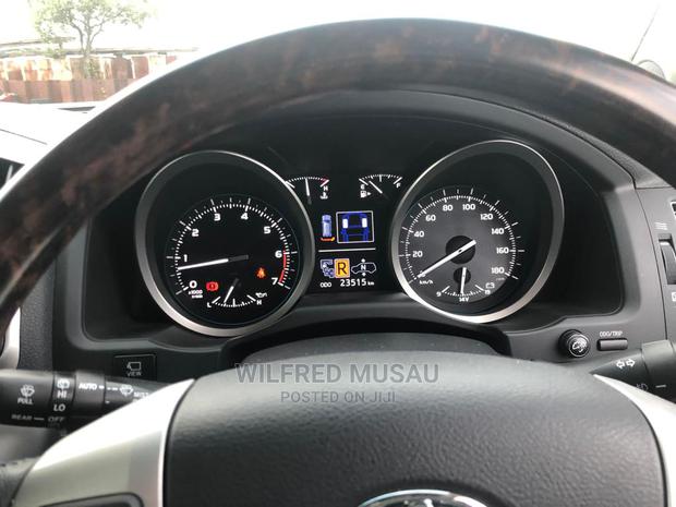 2014 Toyota Land Cruiser Black: Pre-Owned Premium SUV