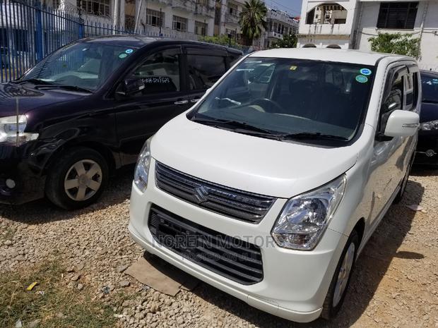 2015 Suzuki Wagon White: Affordable, Spacious, and Stylish
