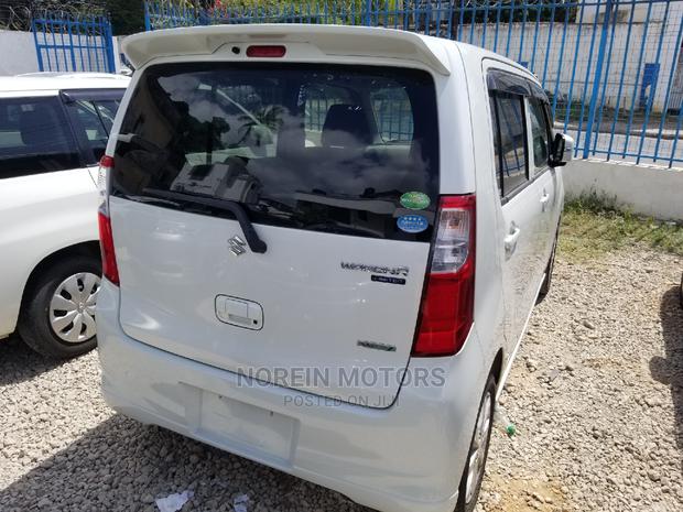 2015 Suzuki Wagon White: Affordable, Spacious, and Stylish