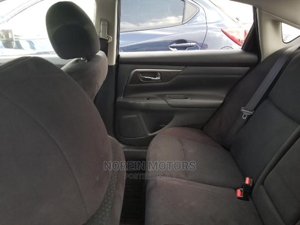 Red 2014 Nissan Teana - Luxury Sedan Experience