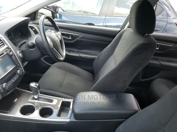 Red 2014 Nissan Teana - Luxury Sedan Experience