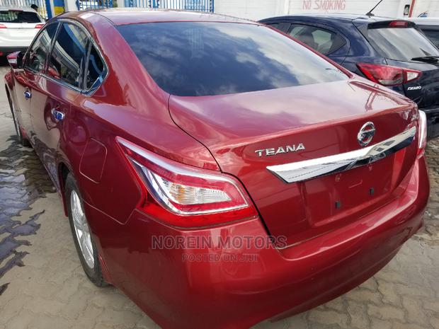 Red 2014 Nissan Teana - Luxury Sedan Experience