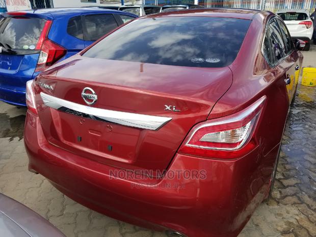 Red 2014 Nissan Teana - Luxury Sedan Experience