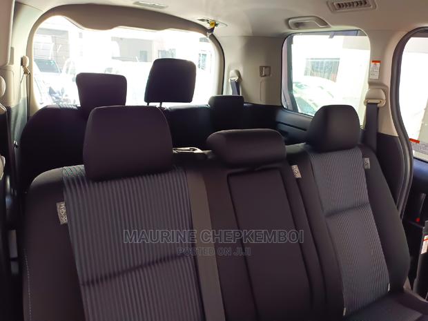 Toyota Noah 2.0 AWD (8 Seater) 2015 Black
