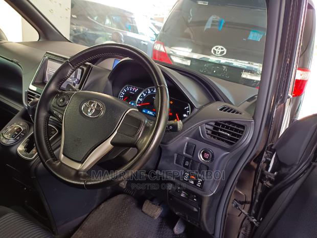 Toyota Noah 2.0 AWD (8 Seater) 2015 Black