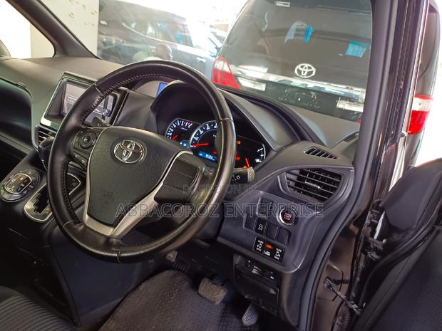 Toyota Noah 2.0 AWD (8 Seater) 2015 Black