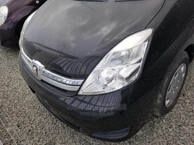 Used 2014 Toyota ISIS Black - Affordable Luxury Sedan