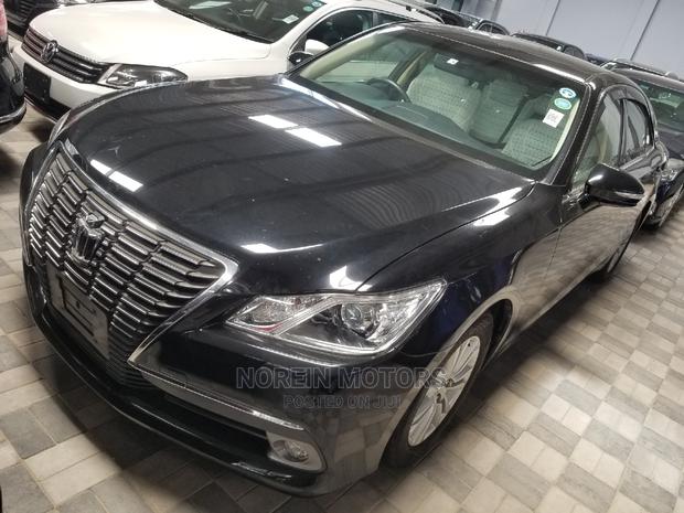 2015 Toyota Crown Gray - Impeccable Luxury