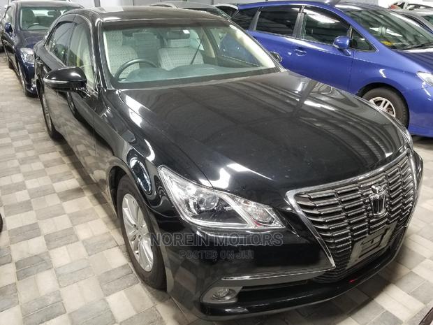2015 Toyota Crown Gray - Impeccable Luxury