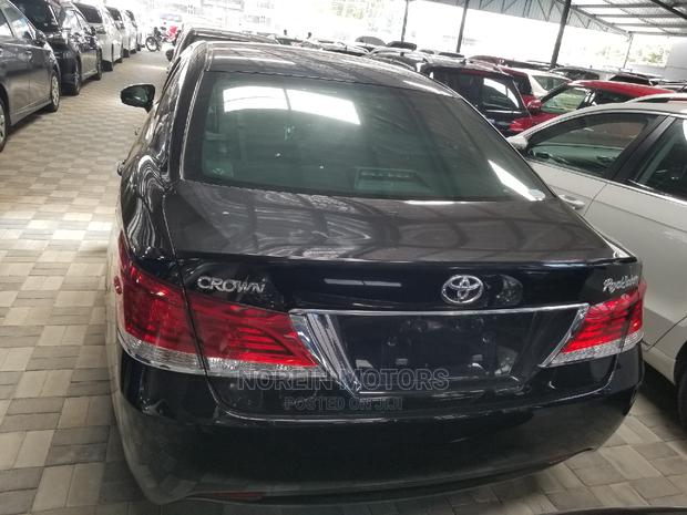 2015 Toyota Crown Gray - Impeccable Luxury