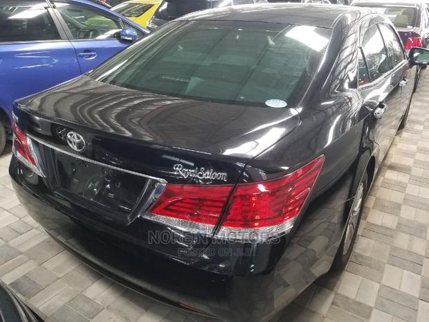 2015 Toyota Crown Gray - Impeccable Luxury