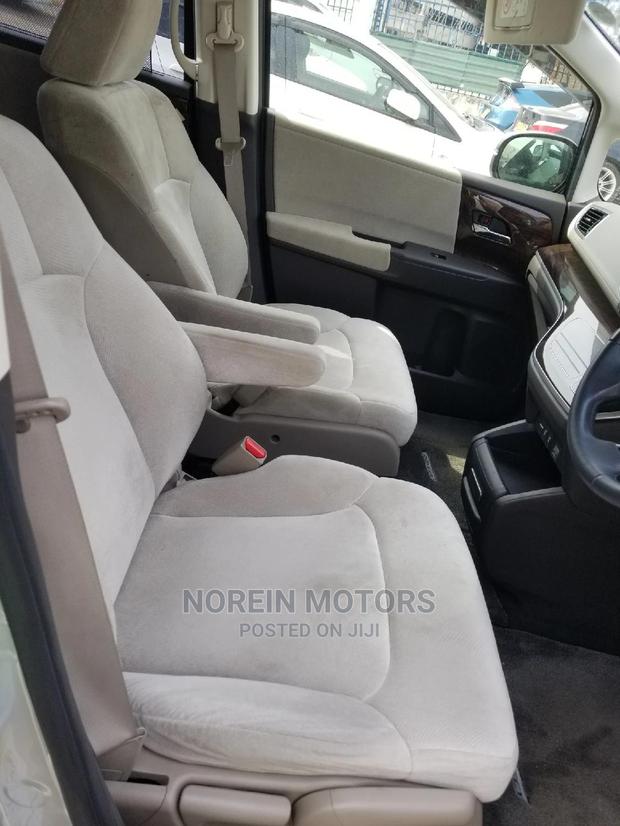 2015 Honda Odyssey Silver: Comfortable Family-Friendly Minivan