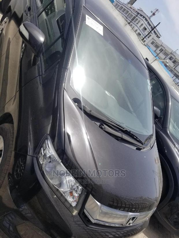 Honda Shuttle 2015 Black - Modern and Economical Transport Solution