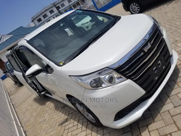 2014 Toyota Noah Off-White: 2 Distinct Minivan Variants Available