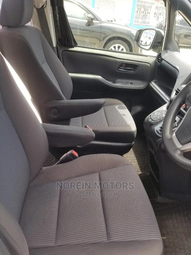 2014 Toyota Noah Off-White: 2 Distinct Minivan Variants Available