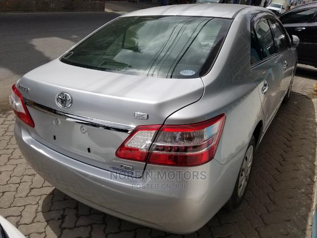 2014 Toyota Premio Silver: Modern and Comfortable Sedan