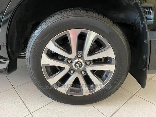 Toyota Land Cruiser 2015 4.6 V8 ZX Black