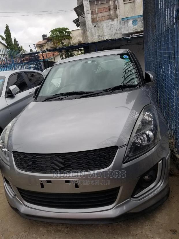 Silver 2014 Suzuki Swift - Compact Car Excellence