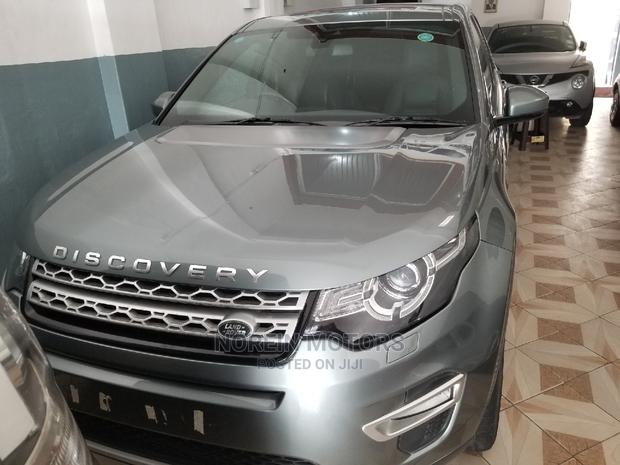Silver Land Rover Discovery 2014 - Superbly Maintained!