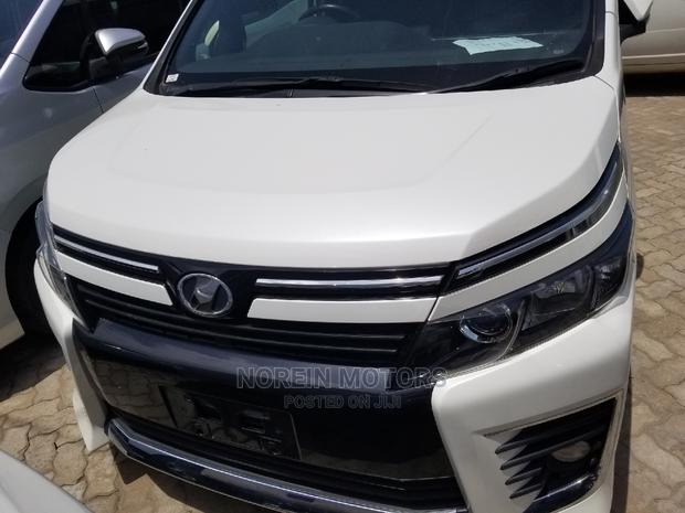 2014 Toyota Voxy SV Premium White: Luxury Minivan for Sale