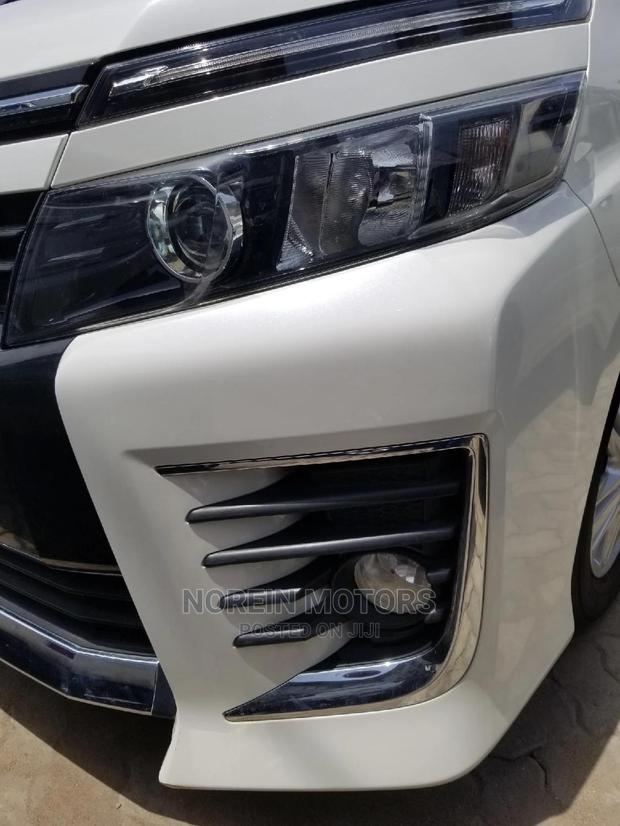 2014 Toyota Voxy SV Premium White: Luxury Minivan for Sale