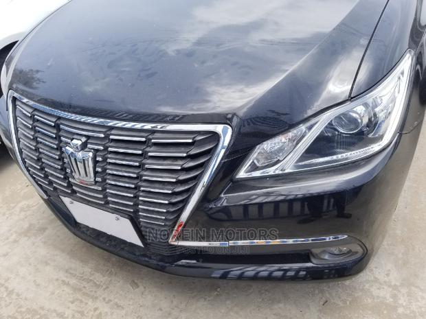 2014 Toyota Crown Black - Sleek and Reliable Sedan Option