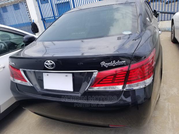 2014 Toyota Crown Black - Sleek and Reliable Sedan Option