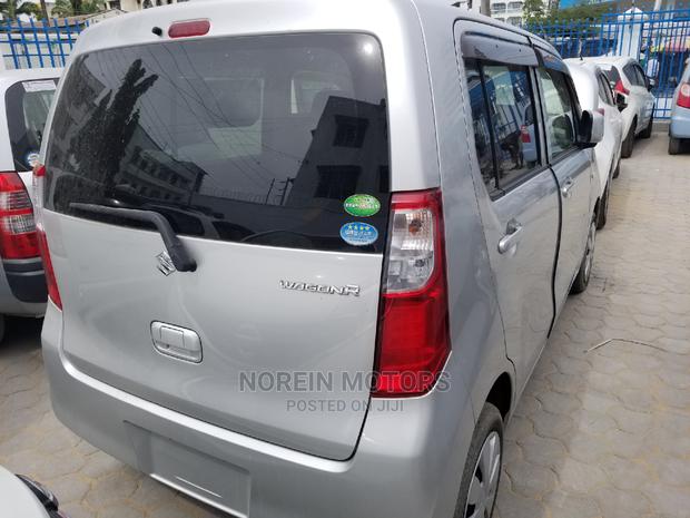 2015 Suzuki Wagon Silver - Affordable, Reliable, and Stylish