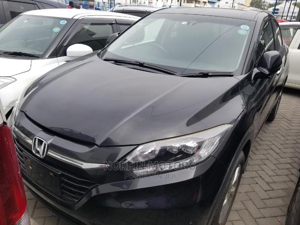 2015 Honda Vezel in Black: Compact Luxury SUV