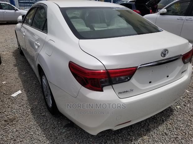 2014 Toyota Mark X White: Stylish Sedan for Driving