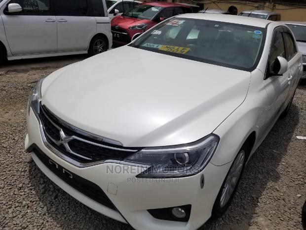 2014 Toyota Mark X White: Stylish Sedan for Driving