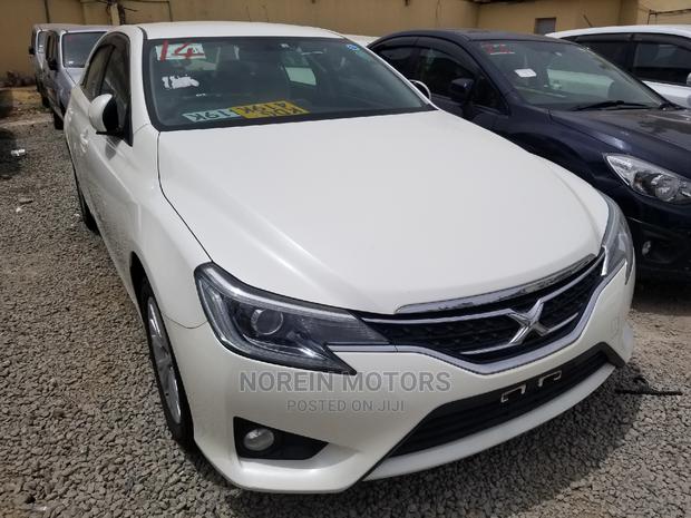 2014 Toyota Mark X White: Stylish Sedan for Driving