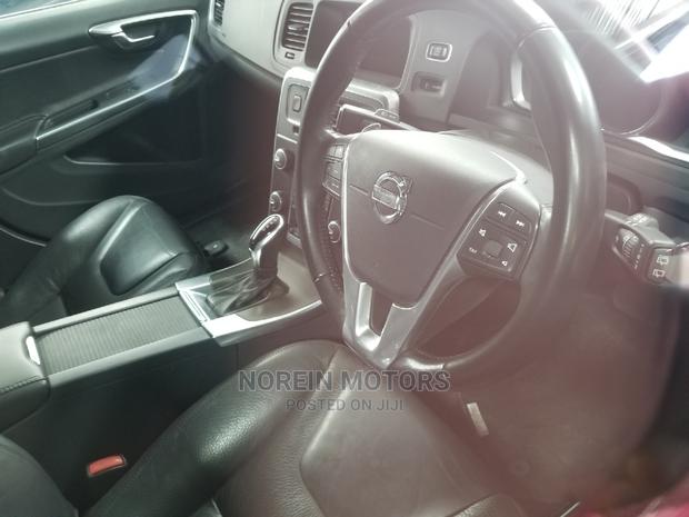 2014 Volvo V60 - Blue - Modern and Sophisticated
