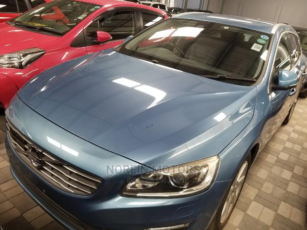 2014 Volvo V60 - Blue - Modern and Sophisticated